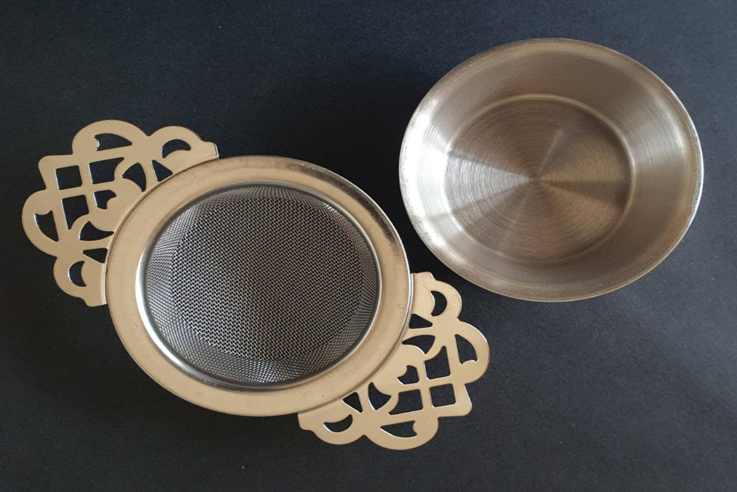 Stainless Steel Silver Tea Strainer with Drip Bowl